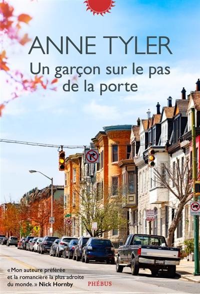 Un garçon sur le pas de la porte Un garçon sur le pas de la porte