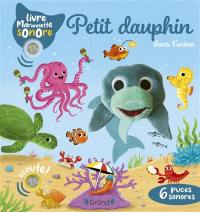 Petit dauphin dans l'océan