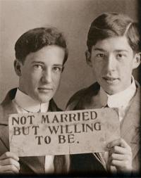 Un siècle de photographies d'hommes amoureux, 1850-1950 : collection Nini-Treadell. Des hommes amoureux