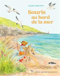 Souris au bord de la mer